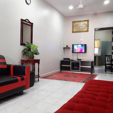 Homestay Bahau Jempol Kültér fotó