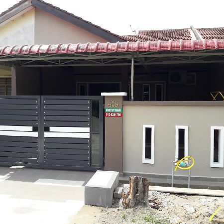 Homestay Bahau Jempol Kültér fotó