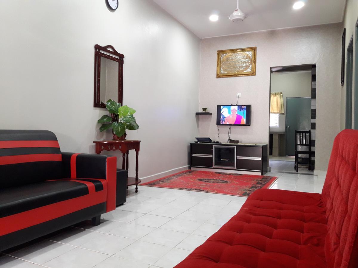 Homestay Bahau Jempol Kültér fotó